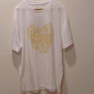 George White and Gold Heart Design Short Sleeve Tee